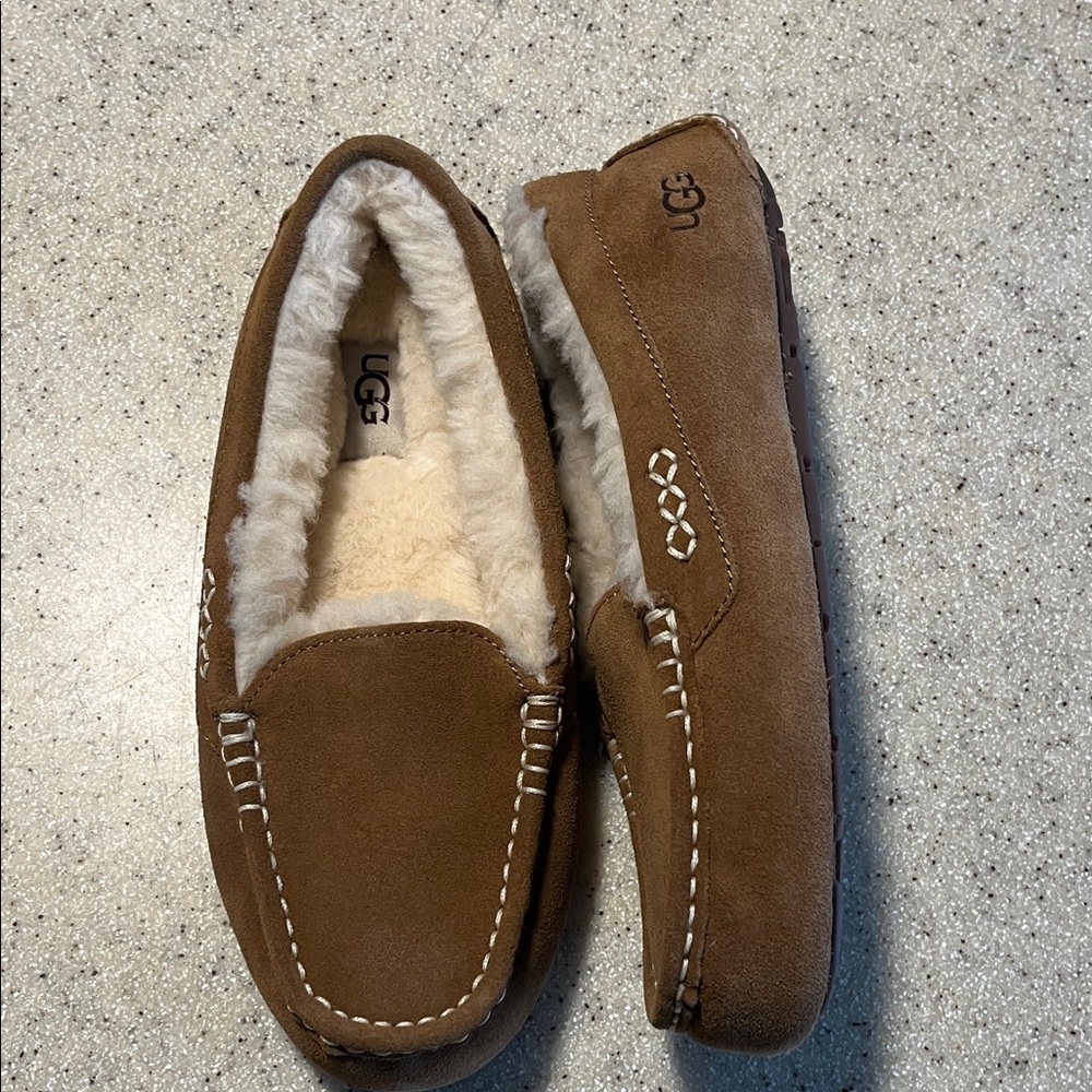 UGG slippers, nwot